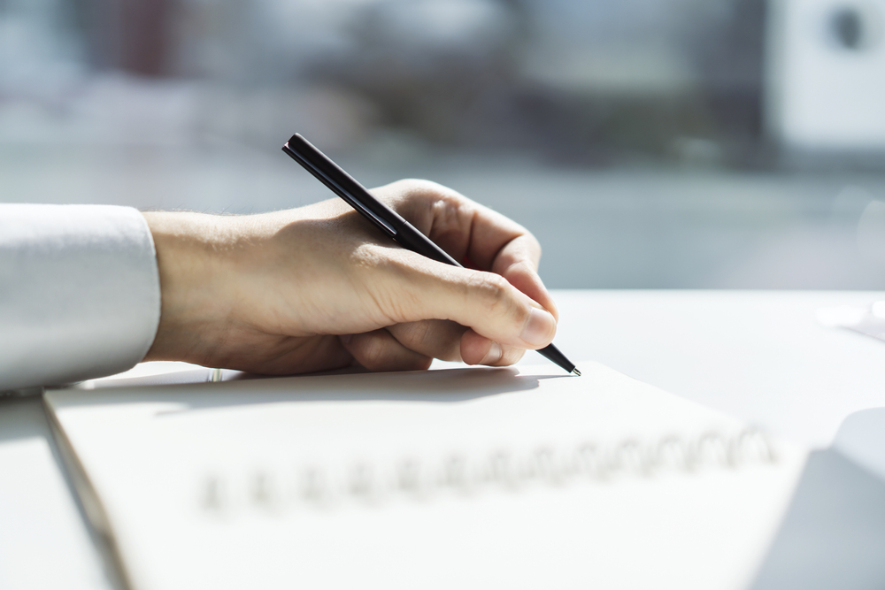 The Biased Ways Our Minds Craft Reality: How Alejandro Betancourt’s Writing Teaches Clearer Business Thinking